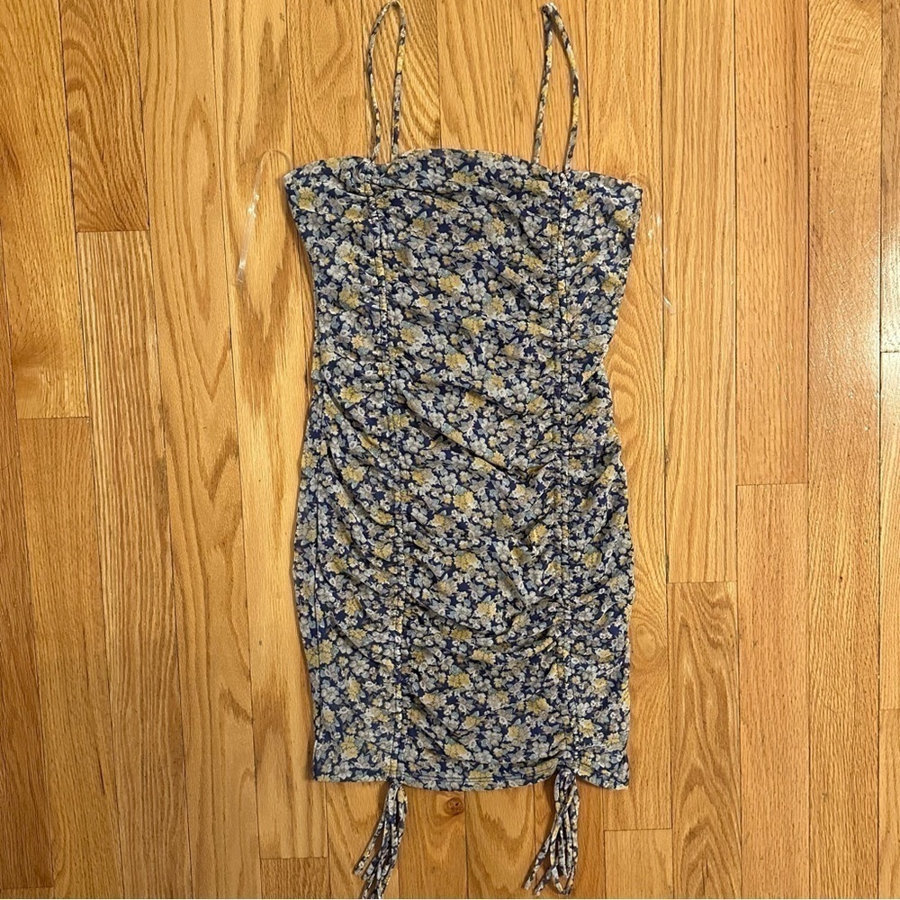 Amable by Mable FLORAL MESH MINI BODYCON DRESS blue yellow Medium